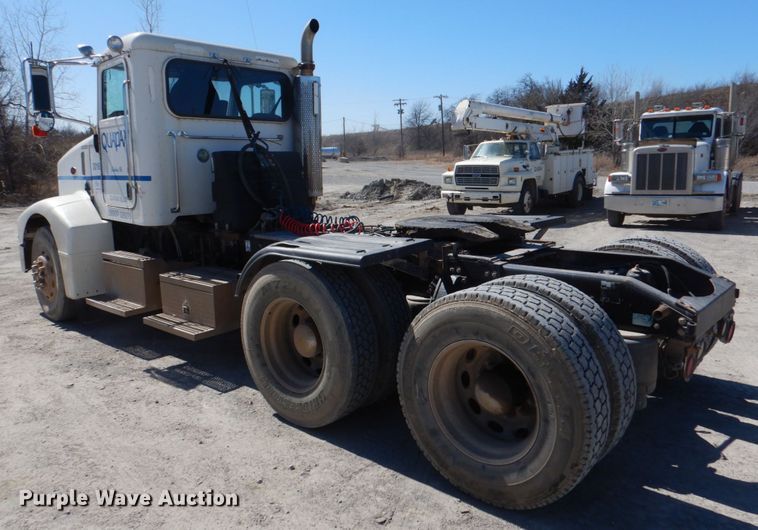 image for item DK3655 2005 Peterbilt 385  semi truck