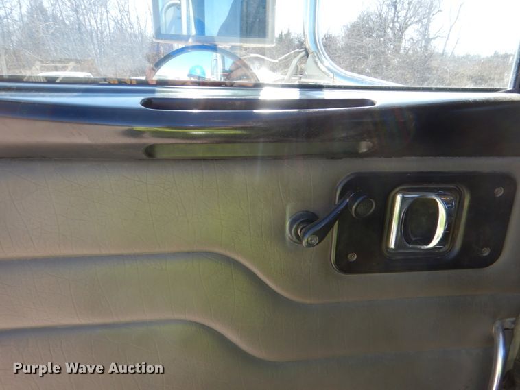 image for item DK3655 2005 Peterbilt 385  semi truck