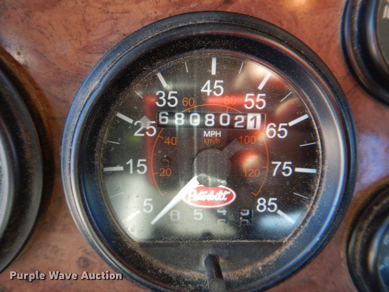image for item DK3655 2005 Peterbilt 385  semi truck