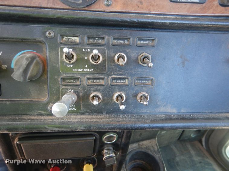 image for item DK3655 2005 Peterbilt 385  semi truck