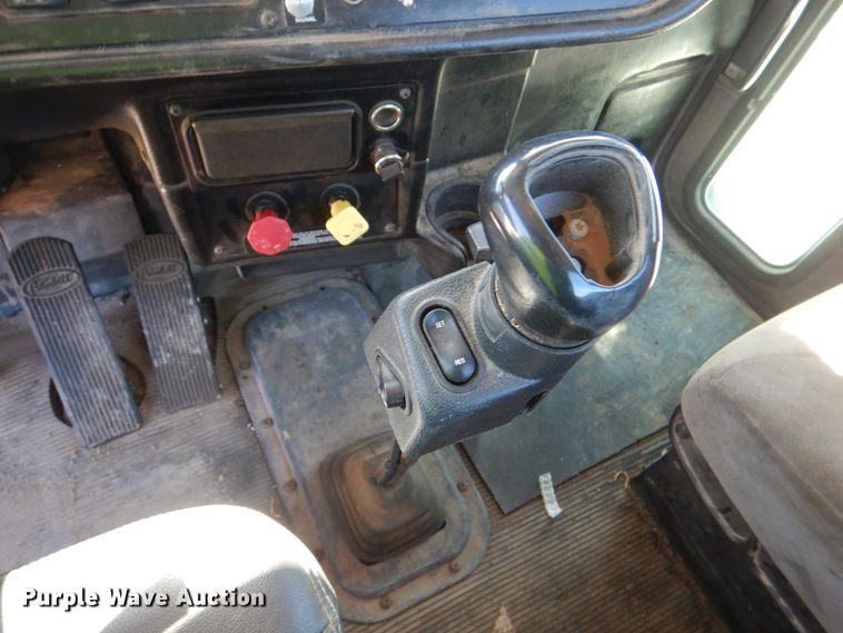 image for item DK3655 2005 Peterbilt 385  semi truck