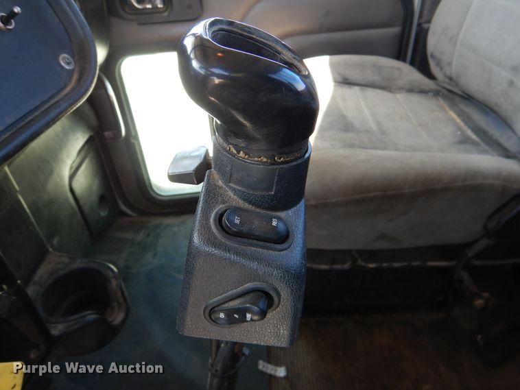 image for item DK3655 2005 Peterbilt 385  semi truck