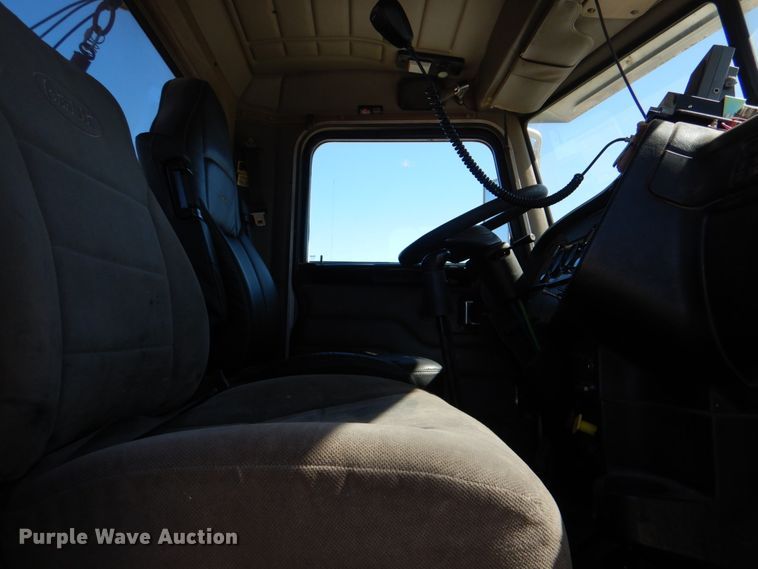 image for item DK3655 2005 Peterbilt 385  semi truck