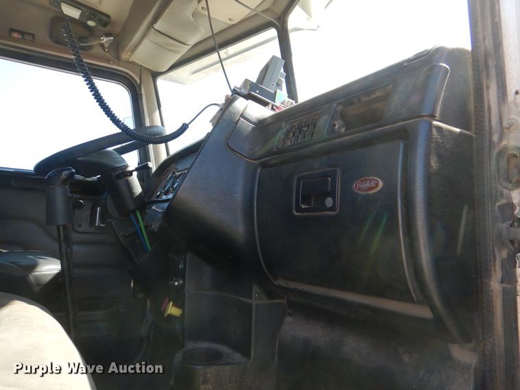 image for item DK3655 2005 Peterbilt 385  semi truck