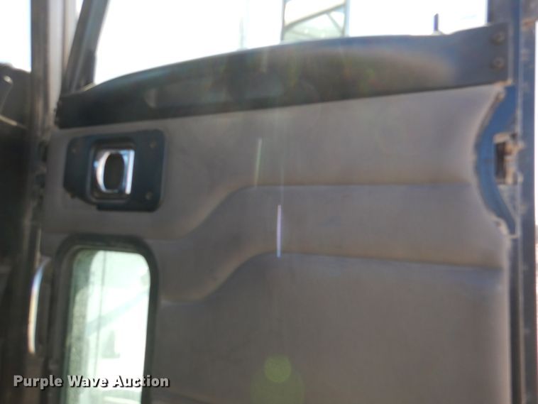 image for item DK3655 2005 Peterbilt 385  semi truck