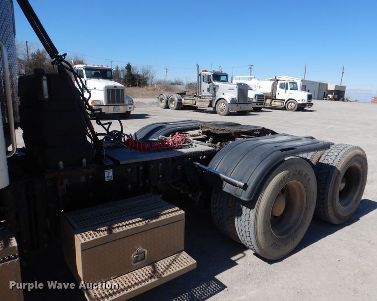 image for item DK3655 2005 Peterbilt 385  semi truck