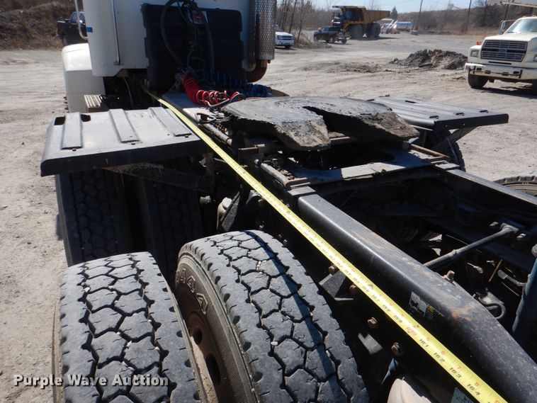 image for item DK3655 2005 Peterbilt 385  semi truck