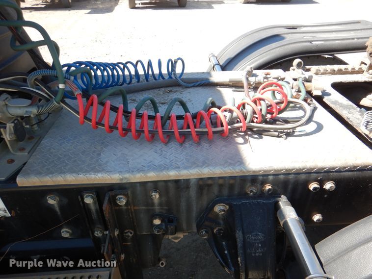 image for item DK3655 2005 Peterbilt 385  semi truck