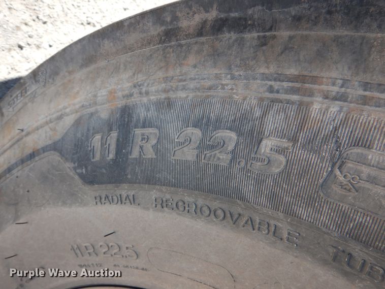 image for item DK3655 2005 Peterbilt 385  semi truck