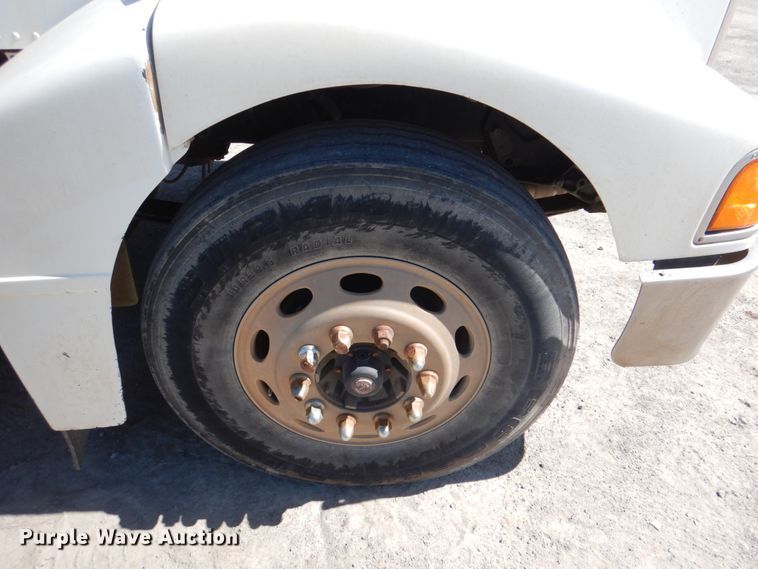 image for item DK3655 2005 Peterbilt 385  semi truck