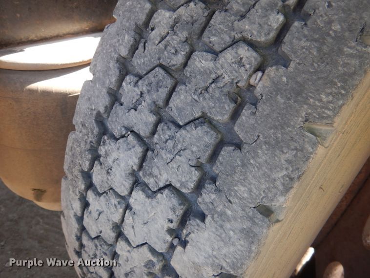 image for item DK3655 2005 Peterbilt 385  semi truck