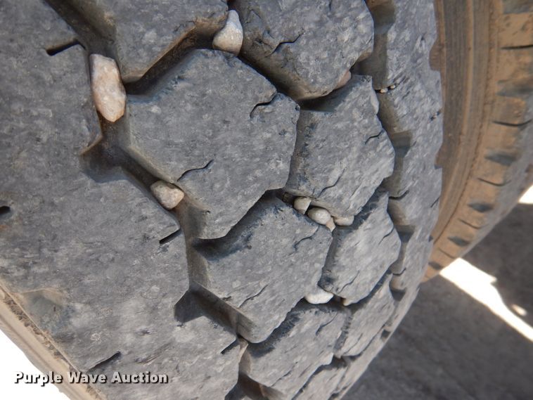 image for item DK3655 2005 Peterbilt 385  semi truck