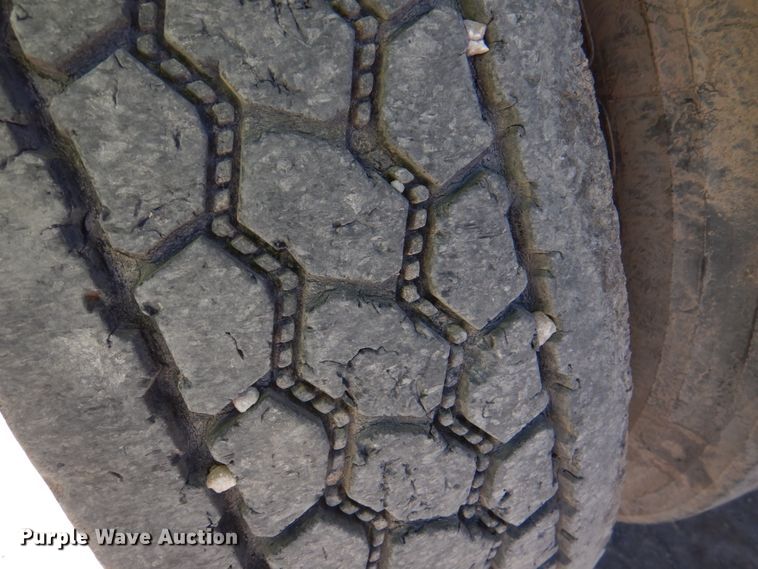 image for item DK3655 2005 Peterbilt 385  semi truck