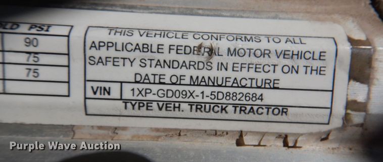 image for item DK3655 2005 Peterbilt 385  semi truck