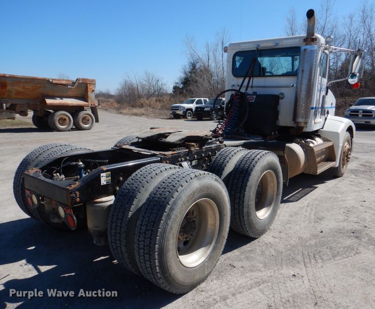 image for item DK3656 2005 Peterbilt 385  semi truck