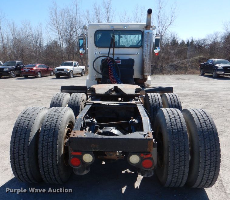 image for item DK3656 2005 Peterbilt 385  semi truck
