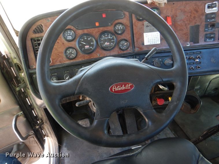 image for item DK3656 2005 Peterbilt 385  semi truck