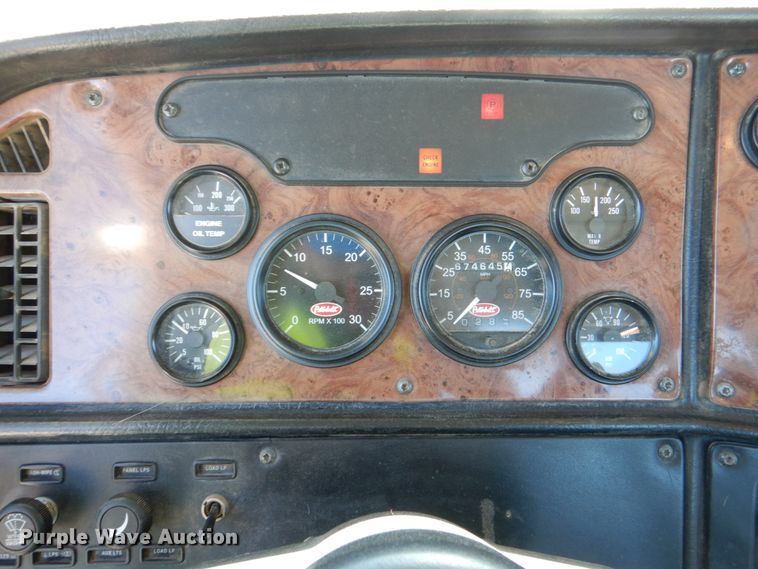 image for item DK3656 2005 Peterbilt 385  semi truck