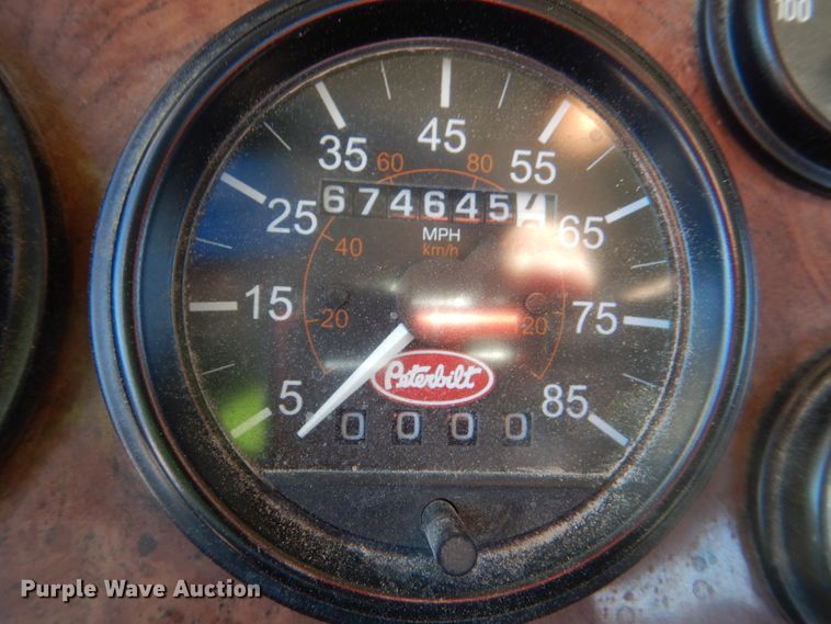 image for item DK3656 2005 Peterbilt 385  semi truck