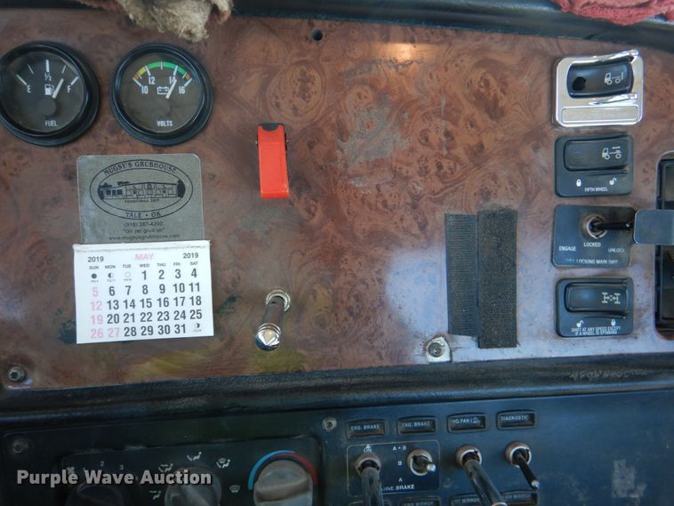 image for item DK3656 2005 Peterbilt 385  semi truck