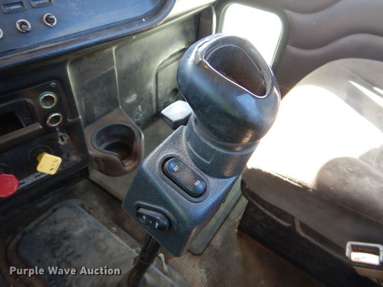 image for item DK3656 2005 Peterbilt 385  semi truck