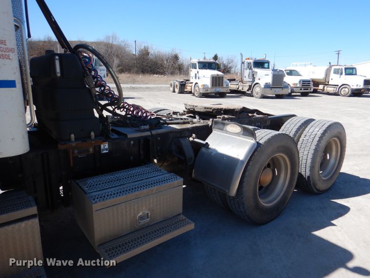 image for item DK3656 2005 Peterbilt 385  semi truck
