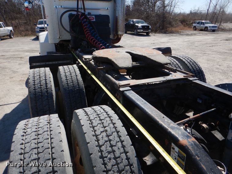 image for item DK3656 2005 Peterbilt 385  semi truck