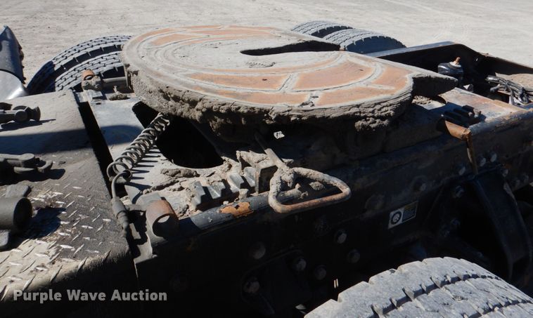 image for item DK3656 2005 Peterbilt 385  semi truck