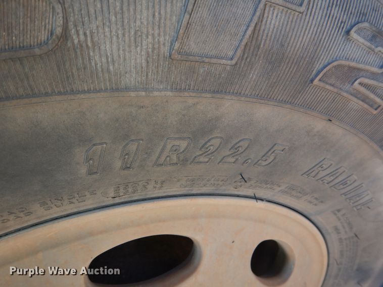 image for item DK3656 2005 Peterbilt 385  semi truck