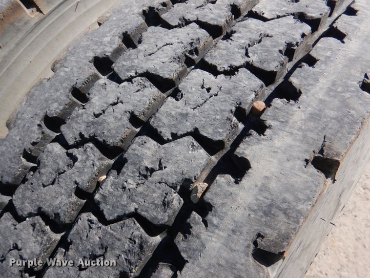 image for item DK3656 2005 Peterbilt 385  semi truck