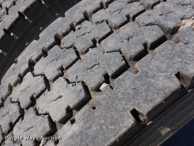 image for item DK3656 2005 Peterbilt 385  semi truck