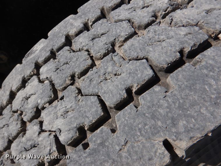 image for item DK3656 2005 Peterbilt 385  semi truck