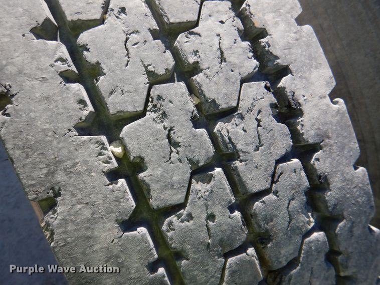 image for item DK3656 2005 Peterbilt 385  semi truck