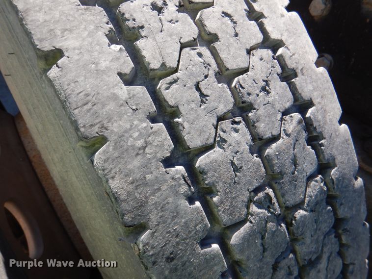 image for item DK3656 2005 Peterbilt 385  semi truck