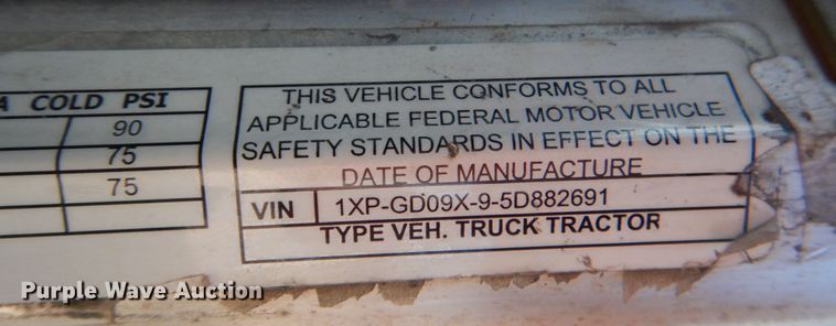 image for item DK3656 2005 Peterbilt 385  semi truck