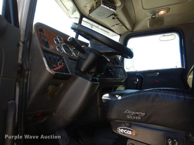 image for item DK3657 2007 Peterbilt 379  semi truck