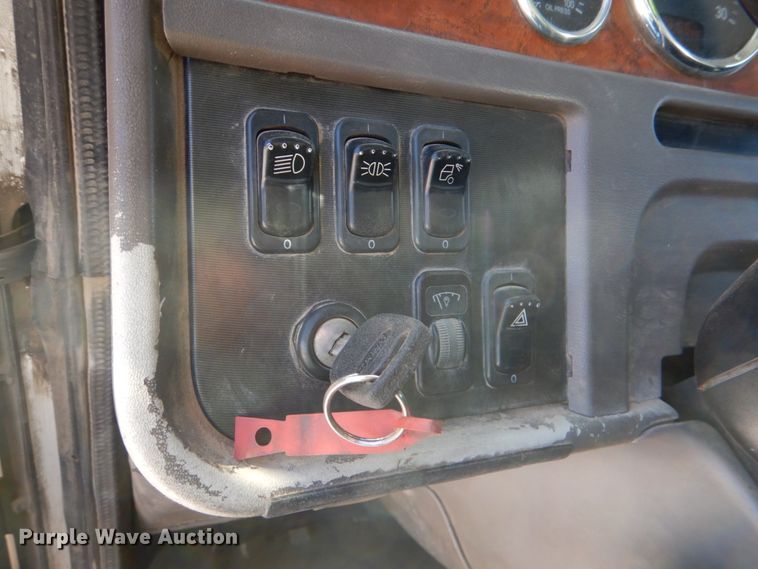 image for item DK3657 2007 Peterbilt 379  semi truck