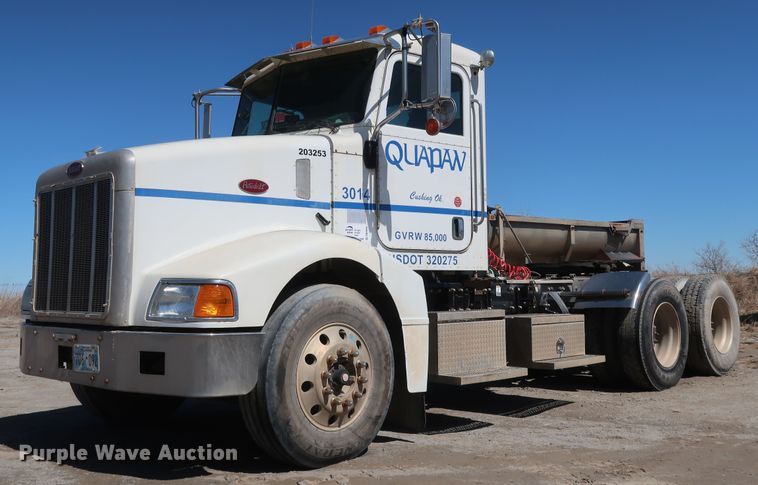 image for item DK3659 2005 Peterbilt 385  semi truck