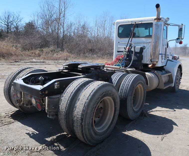 image for item DK3659 2005 Peterbilt 385  semi truck