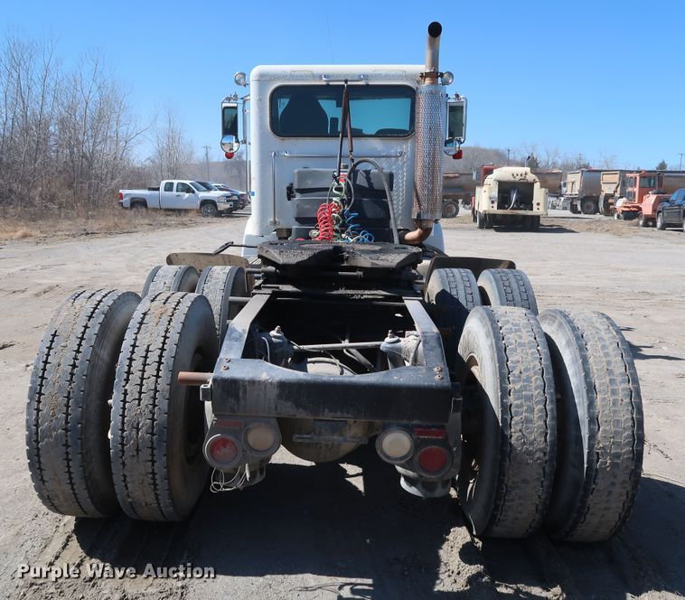 image for item DK3659 2005 Peterbilt 385  semi truck