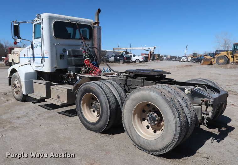 image for item DK3659 2005 Peterbilt 385  semi truck