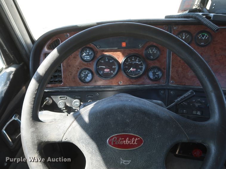 image for item DK3659 2005 Peterbilt 385  semi truck