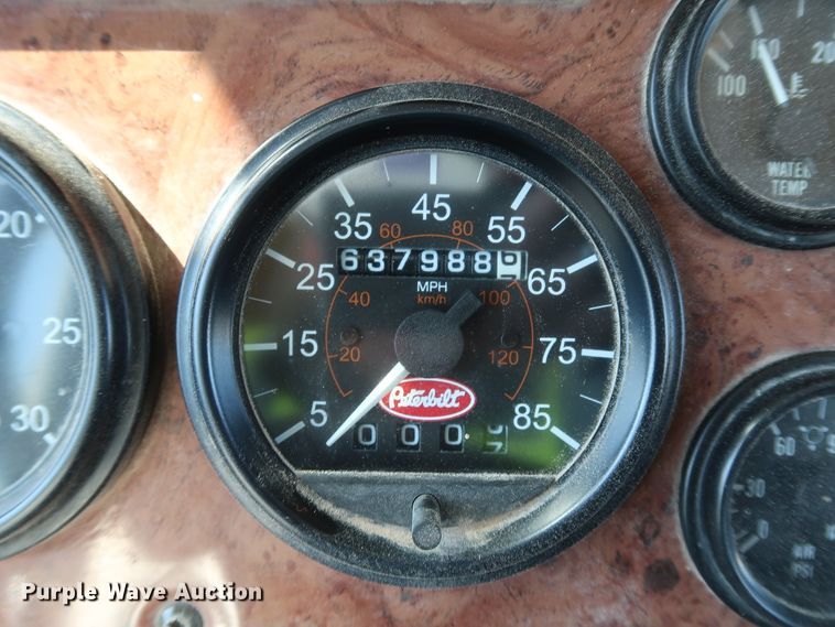 image for item DK3659 2005 Peterbilt 385  semi truck