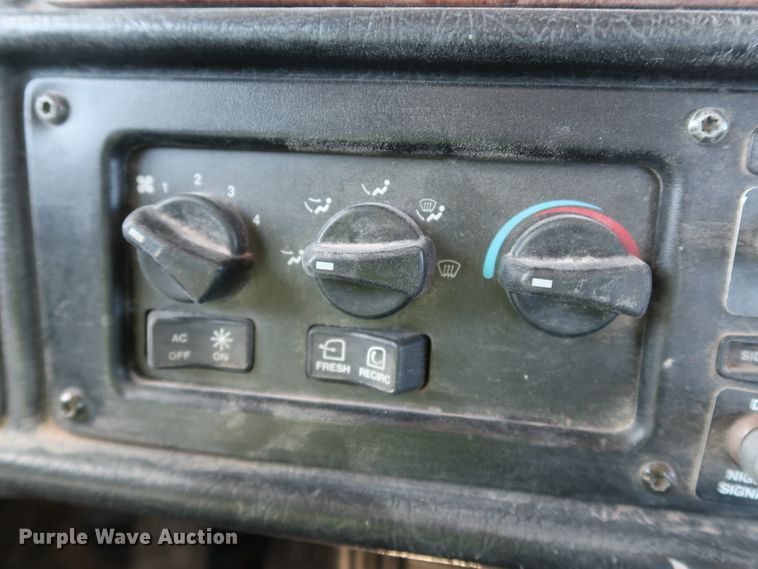 image for item DK3659 2005 Peterbilt 385  semi truck