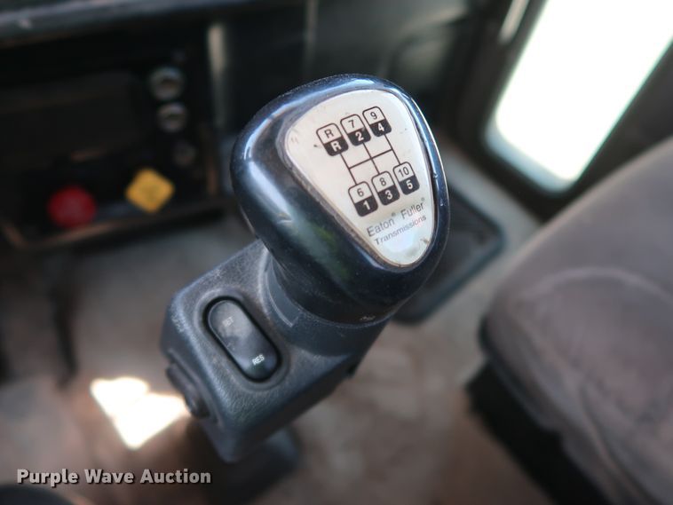 image for item DK3659 2005 Peterbilt 385  semi truck