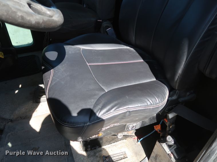 image for item DK3659 2005 Peterbilt 385  semi truck