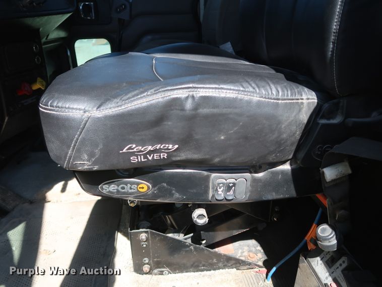 image for item DK3659 2005 Peterbilt 385  semi truck