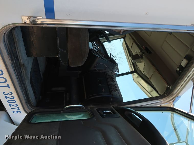 image for item DK3659 2005 Peterbilt 385  semi truck