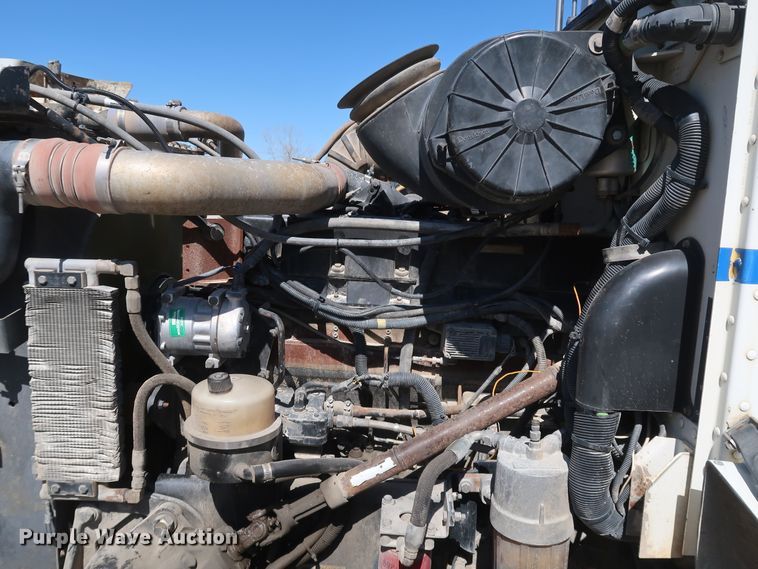 image for item DK3659 2005 Peterbilt 385  semi truck