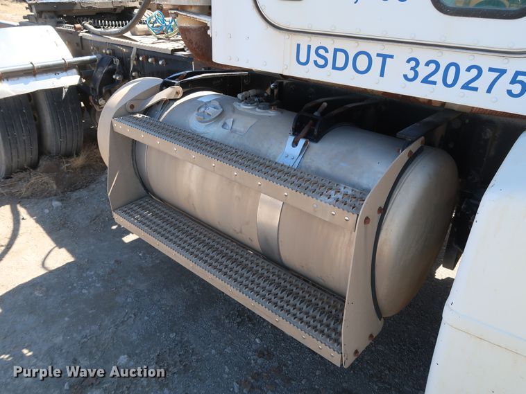 image for item DK3659 2005 Peterbilt 385  semi truck